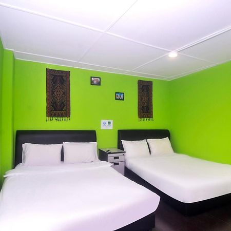 Spot On 89929 Tropical Lodge Kuching Exterior foto