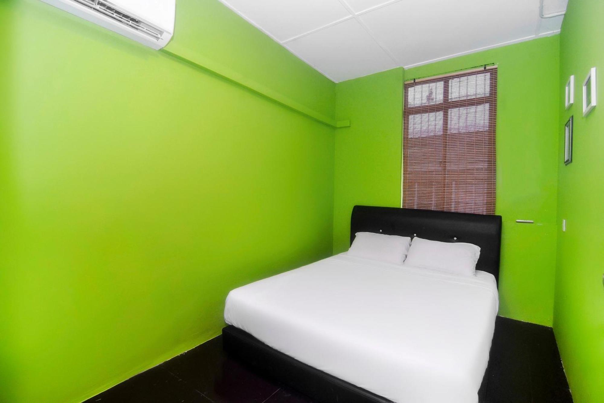 Spot On 89929 Tropical Lodge Kuching Exterior foto