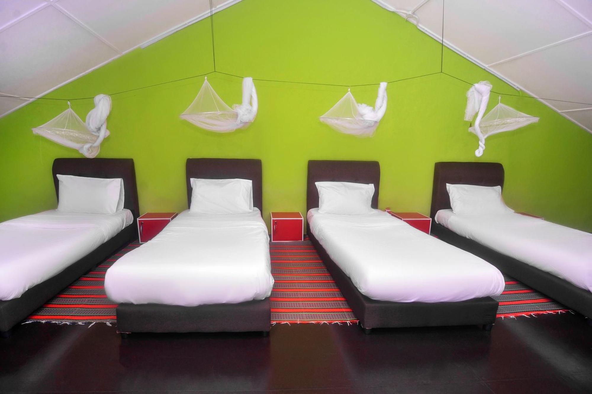 Spot On 89929 Tropical Lodge Kuching Exterior foto