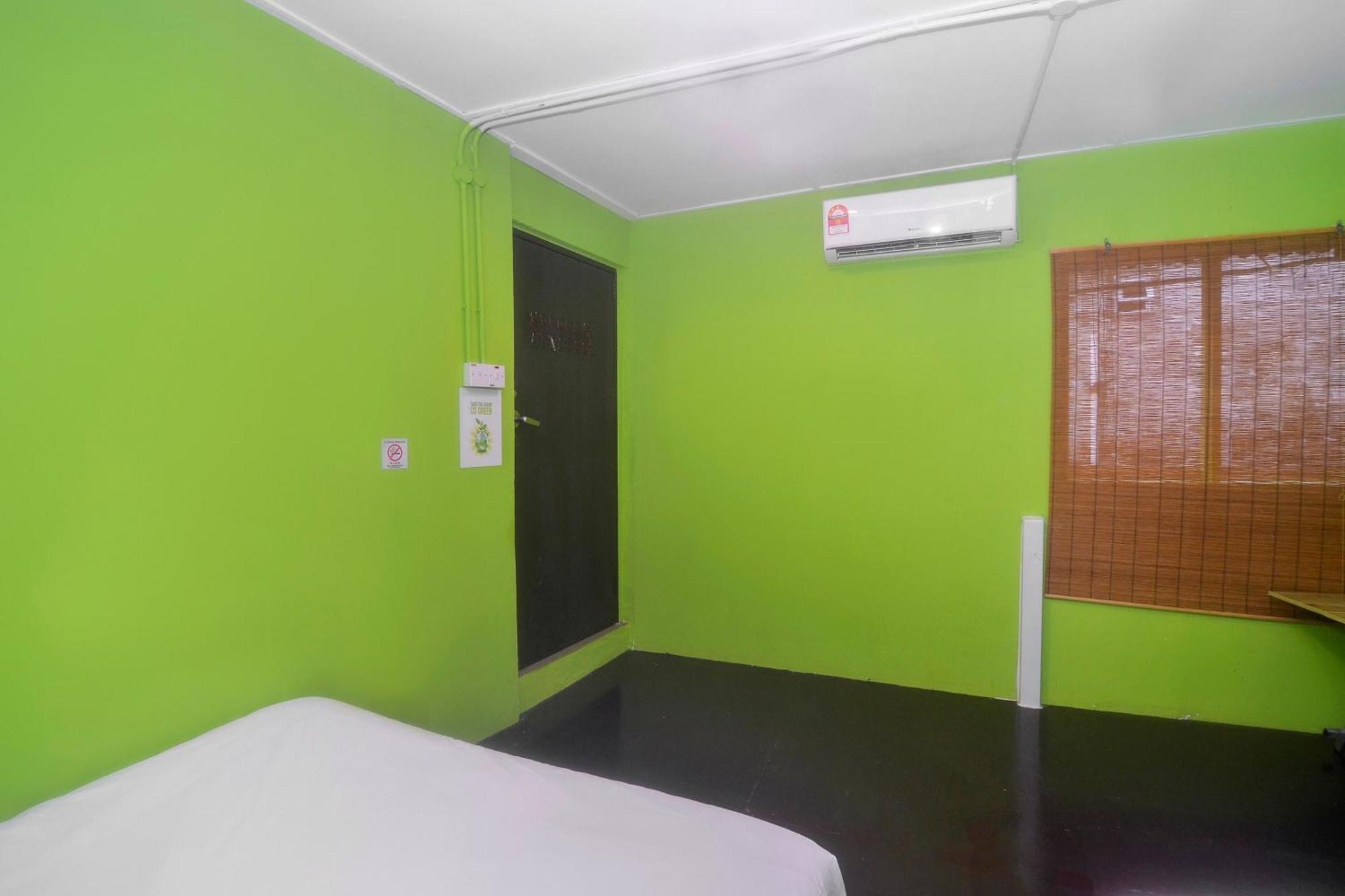 Spot On 89929 Tropical Lodge Kuching Exterior foto